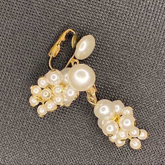 Vintage Faux Pearl Clip Earrings - Picture 3 of 5